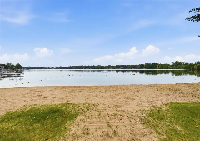 Photo 27 of Townhouse for sale at 674 Shoreline Dr, Grayslake, IL 60030 | MLS# 12757895 | Listing updated on 2026-09-13