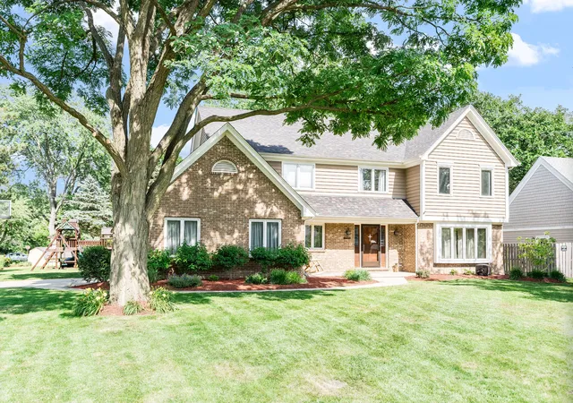 Photo 2 of Single family home for sale at 0s415 Madison St, Winfield, IL 60190 | MLS# 12757904 | Listing updated on 2026-09-25
