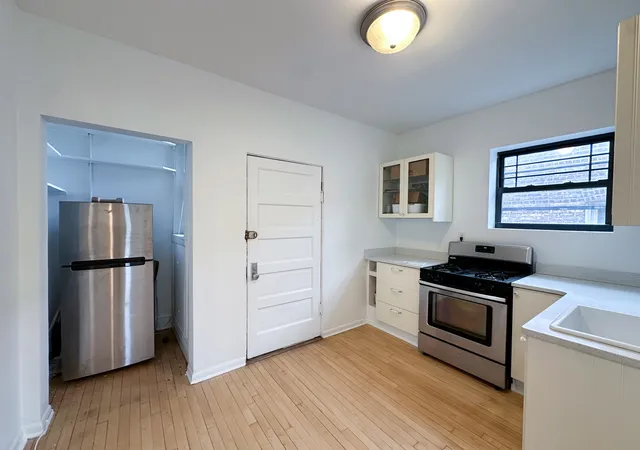 Photo 3 of Condo for sale at 506 Madison St #2S, Oak Park, IL 60302 | MLS# 12757926 | Listing updated on 2026-10-01