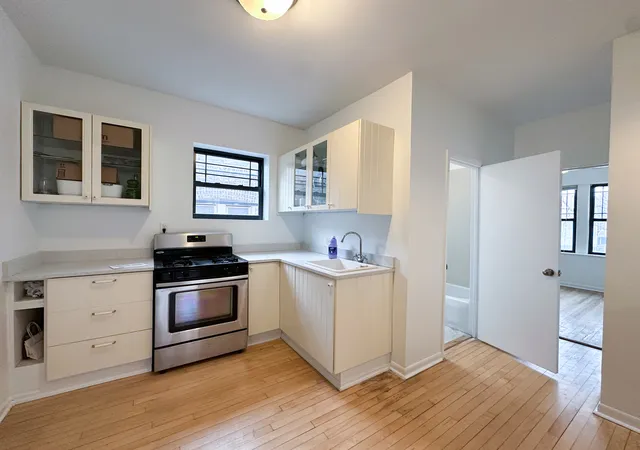 Photo 4 of Condo for sale at 506 Madison St #2S, Oak Park, IL 60302 | MLS# 12757926 | Listing updated on 2026-10-01