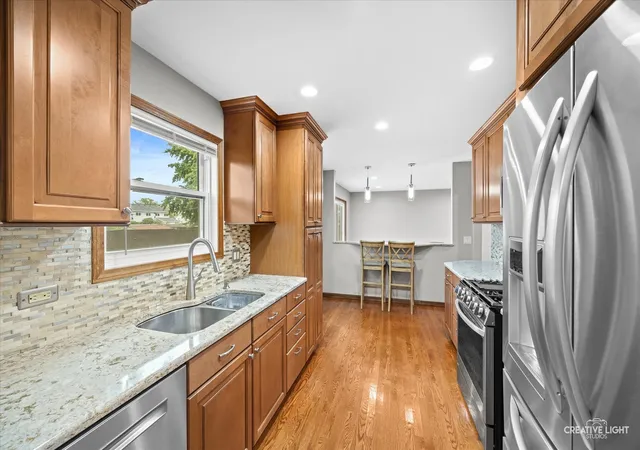Photo 4 of Sale Pending at 2960 Middlebury Ct, Aurora, IL 60504 | MLS# 12757931 | Listing updated on 2026-09-23