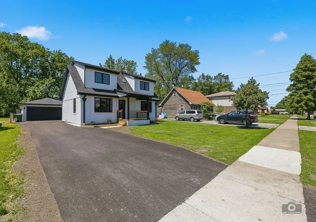 Photo 2 of Single family home for sale at 9338 Sayre Ave, Oak Lawn, IL 60453 | MLS# 12757942 | Listing updated on 2026-09-18