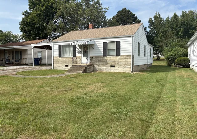 Photo 1 of Single family home for sale at 2712 Logan St, Mt Vernon, IL 62864 | MLS# 12757943 | Listing updated on 2026-09-13