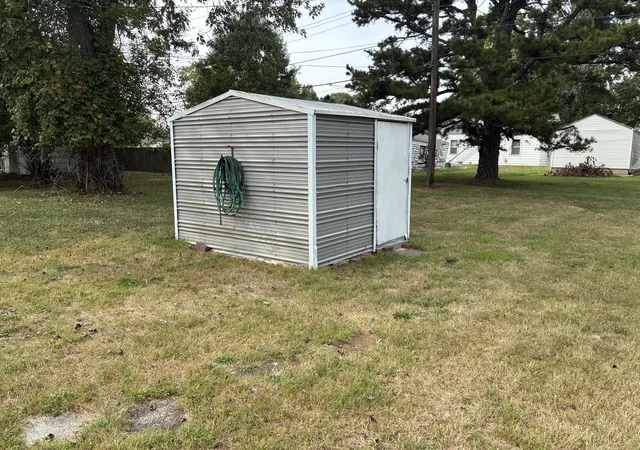 Photo 16 of Single family home for sale at 2712 Logan St, Mt Vernon, IL 62864 | MLS# 12757943 | Listing updated on 2026-09-13
