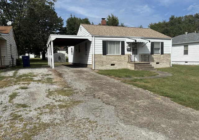 Photo 3 of Single family home for sale at 2712 Logan St, Mt Vernon, IL 62864 | MLS# 12757943 | Listing updated on 2026-09-18