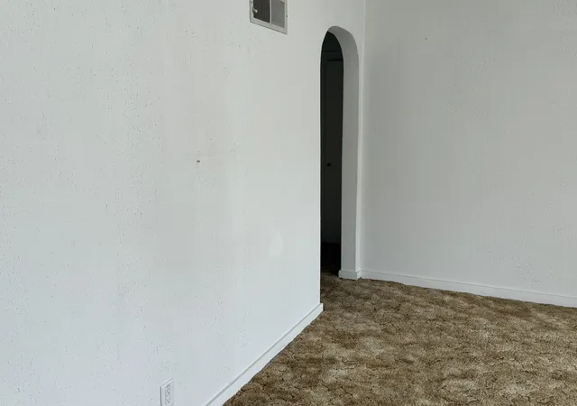 Photo 4 of Single family home for sale at 2712 Logan St, Mt Vernon, IL 62864 | MLS# 12757943 | Listing updated on 2026-09-18