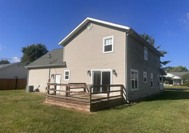Photo 2 of Single family home for sale at 310 E Beacon Ct, Mt Vernon, IL 62864 | MLS# 12757950 | Listing updated on 2026-09-14