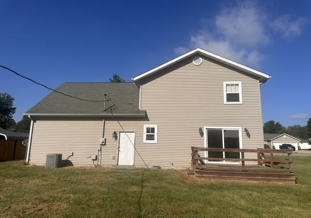 Photo 3 of Single family home for sale at 310 E Beacon Ct, Mt Vernon, IL 62864 | MLS# 12757950 | Listing updated on 2026-09-14