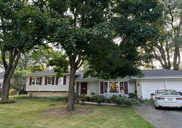 Photo 1 of Single family home for sale at 1116 Woodview Rd, Burr Ridge, IL 60527 | MLS# 12757952 | Listing updated on 2026-09-12