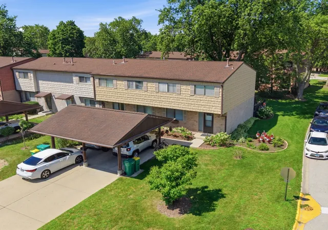 Townhouse for sale at 490 Tahoe Cir Dr, Wheeling, IL 60090 | MLS# 12757972