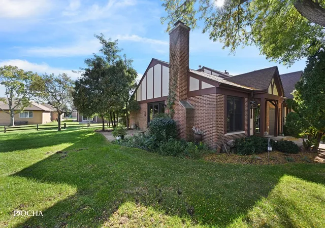 Photo 1 of Townhouse for sale at 2861 Denton Ct, Westchester, IL 60154 | MLS# 12757978 | Listing updated on 2026-10-24