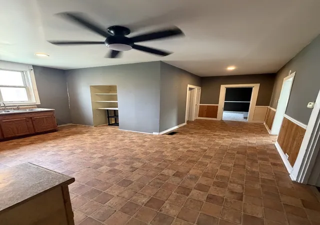 Photo 3 of Single family home for sale at 110 W Webb St, Carmi, IL 62821 | MLS# 12757983 | Listing updated on 2026-09-29