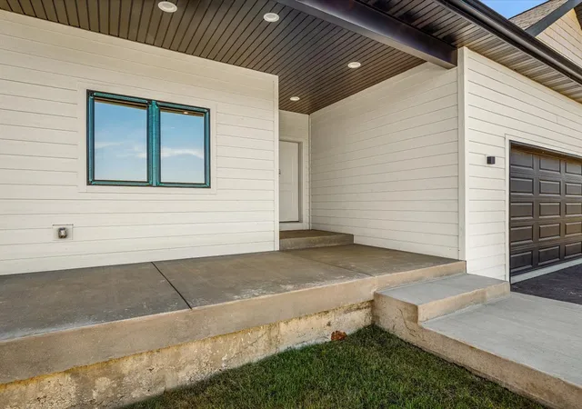 Photo 3 of Single family home for sale at 8557 Blue River Rd, Rockford, IL 61107 | MLS# 12757998 | Listing updated on 2026-09-13