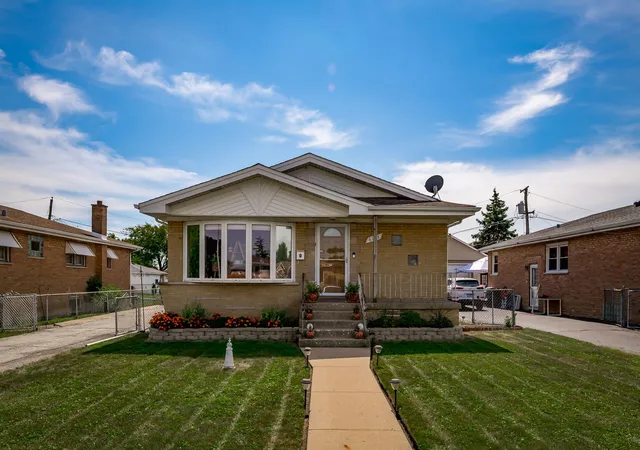 Photo 1 of Single family home for sale at 6113 W 80th Place, Burbank, IL 60459 | MLS# 12758000 | Listing updated on 2026-09-23