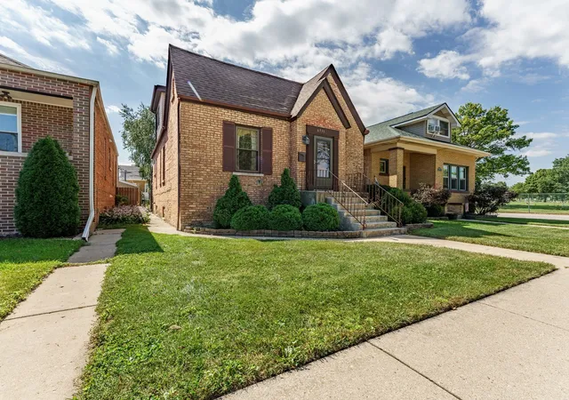 Photo 2 of Single family home for sale at 6731 W Albion Ave, Chicago, IL 60631 | MLS# 12758002 | Listing updated on 2026-09-22