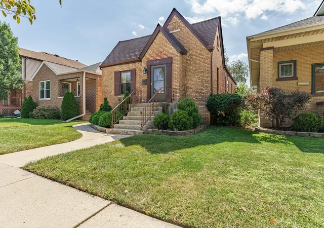 Photo 3 of Single family home for sale at 6731 W Albion Ave, Chicago, IL 60631 | MLS# 12758002 | Listing updated on 2026-09-22