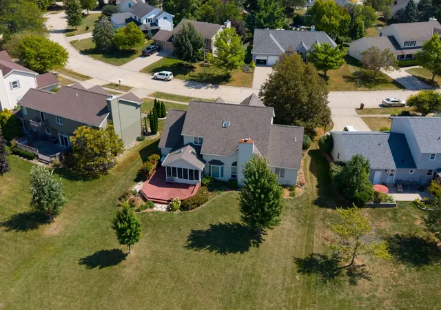 Photo 4 of Single family home for sale at 13 Bay Pointe Dr, Bloomington, IL 61704 | MLS# 12758005 | Listing updated on 2026-09-26