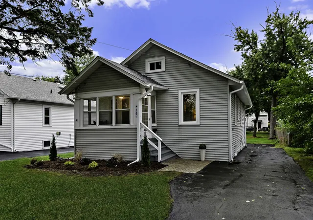 Photo 2 of Single family home for sale at 143 E Division St, Villa Park, IL 60181 | MLS# 12758030 | Listing updated on 2026-09-23