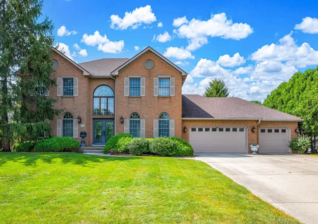 Photo 2 of Single family home for sale at 7 Smokey Ct, Bloomington, IL 61704 | MLS# 12758033 | Listing updated on 2026-09-14