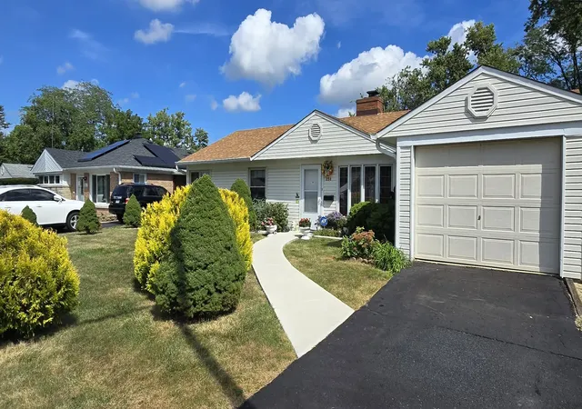 Photo 1 of Single family home for sale at 250 Marquette St, Park Forest, IL 60466 | MLS# 12758043 | Listing updated on 2026-09-18