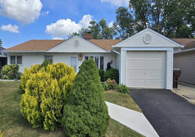 Photo 2 of Single family home for sale at 250 Marquette St, Park Forest, IL 60466 | MLS# 12758043 | Listing updated on 2026-09-18