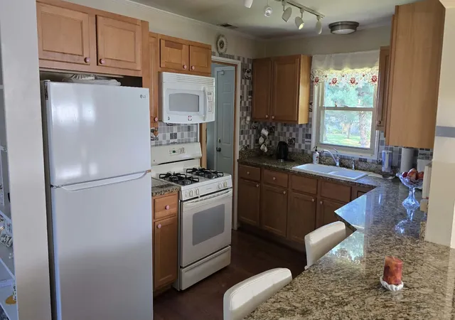 Photo 3 of Single family home for sale at 250 Marquette St, Park Forest, IL 60466 | MLS# 12758043 | Listing updated on 2026-09-18