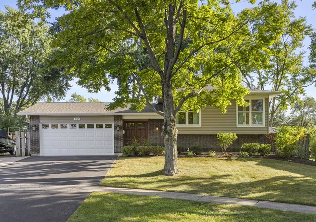 Photo 1 of Single family home for sale at 3105 Andrea Ct, Woodridge, IL 60517 | MLS# 12758075 | Listing updated on 2026-09-13