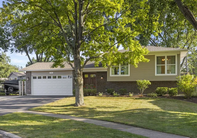 Photo 2 of Single family home for sale at 3105 Andrea Ct, Woodridge, IL 60517 | MLS# 12758075 | Listing updated on 2026-09-13