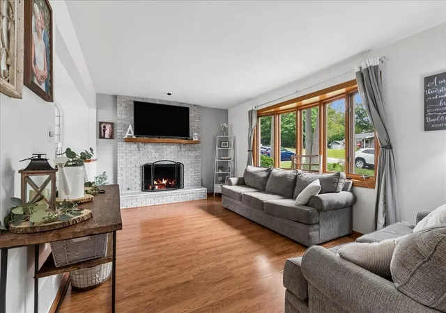 Photo 3 of Single family home for sale at 16 Woody Way, Oakwood Hills, IL 60013 | MLS# 12758079 | Listing updated on 2026-09-23