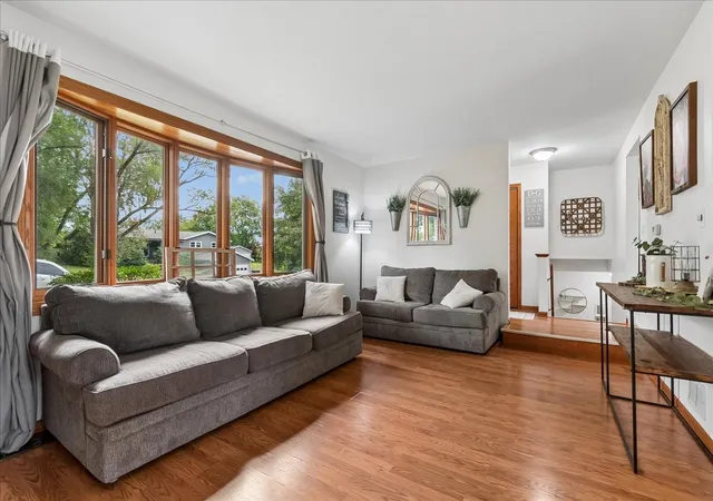 Photo 3 of Single family home for sale at 16 Woody Way, Oakwood Hills, IL 60013 | MLS# 12758079 | Listing updated on 2026-09-23