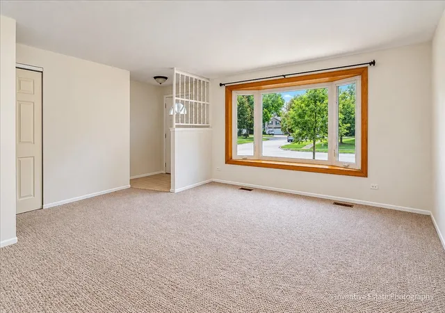 Photo 2 of Single family home for sale at 319 Kemah Ln, Schaumburg, IL 60193 | MLS# 12758081 | Listing updated on 2026-10-09