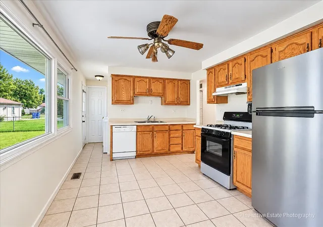 Photo 3 of Single family home for sale at 319 Kemah Ln, Schaumburg, IL 60193 | MLS# 12758081 | Listing updated on 2026-10-09