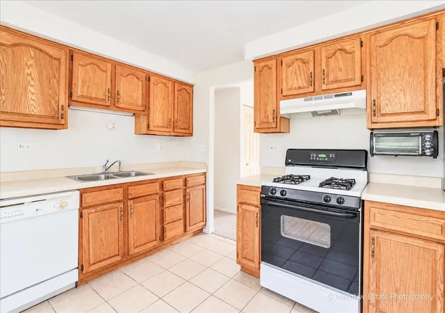 Photo 4 of Single family home for sale at 319 Kemah Ln, Schaumburg, IL 60193 | MLS# 12758081 | Listing updated on 2026-10-09