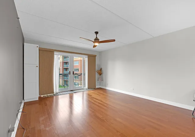 Listing Photo 4 - Condo for sale in building located at 720 Creekside Dr, Mount Prospect, IL 60056 - Unit #303