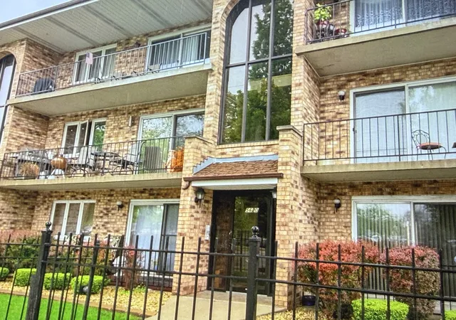 Photo 1 of Condo for sale at 5620 S Narragansett Ave #2B, Chicago, IL 60638 | MLS# 12758084 | Listing updated on 2026-09-14