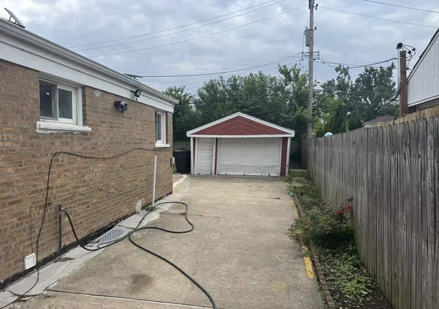 Photo 4 of Single family home for sale at 8027 S Knox Ave, Chicago, IL 60652 | MLS# 12758085 | Listing updated on 2026-09-23