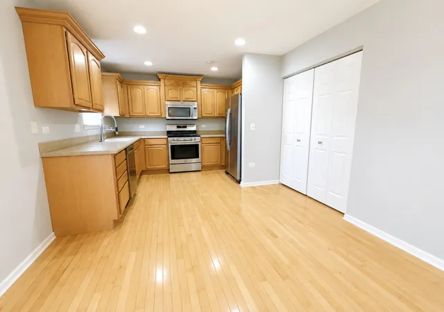 Photo 3 of Townhouse for sale at 3131 Saganashkee Ln, Naperville, IL 60564 | MLS# 12758087 | Listing updated on 2026-09-18