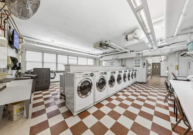 Listing Photo 2 - Condo for sale in building located at 6301 N Sheridan Rd, Chicago, IL 60660 - Unit #19F