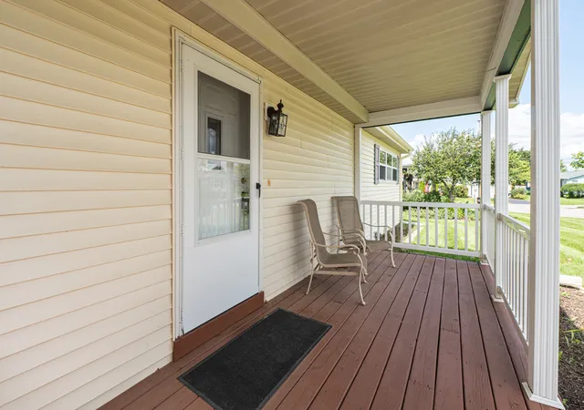 Photo 3 of Single family home for sale at 332 Palomino Ct, Grayslake, IL 60030 | MLS# 12758110 | Listing updated on 2026-10-08