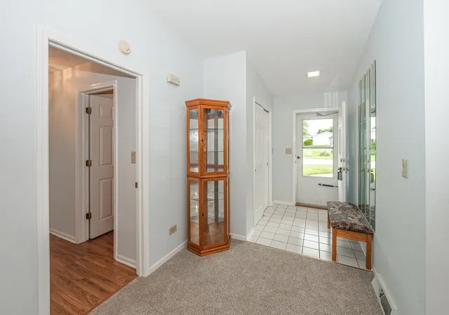 Photo 4 of Single family home for sale at 332 Palomino Ct, Grayslake, IL 60030 | MLS# 12758110 | Listing updated on 2026-10-08