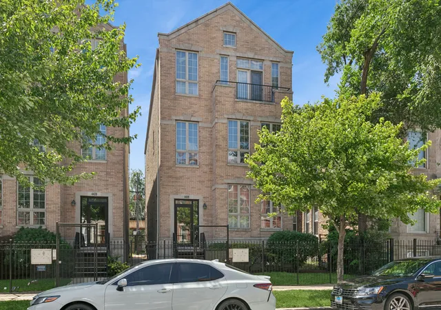 Photo 2 of Condo for sale at 4426 S Calumet Ave #G, Chicago, IL 60653 | MLS# 12758124 | Listing updated on 2026-10-04