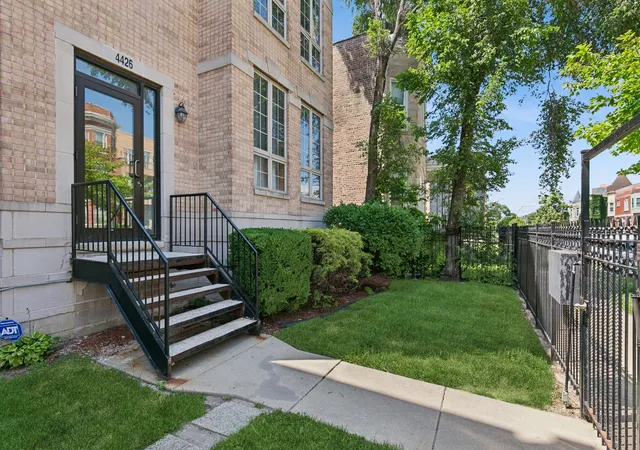Listing Photo 4 - Condo for sale in building located at 4426 S Calumet Ave, Chicago, IL 60653 - Unit #G
