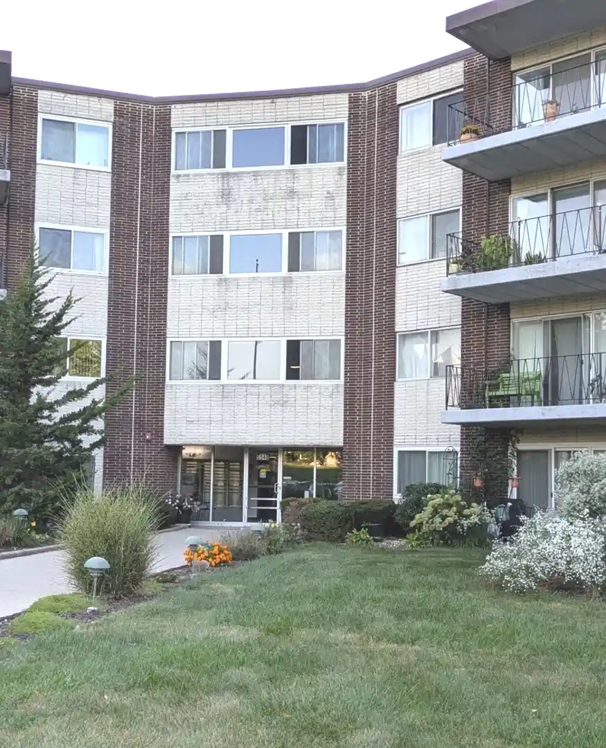 Listing Photo 1 - Condo for sale in 5540 Walnut Ave located at 5540 Walnut Ave, Downers Grove, IL 60515 - Unit #23AA