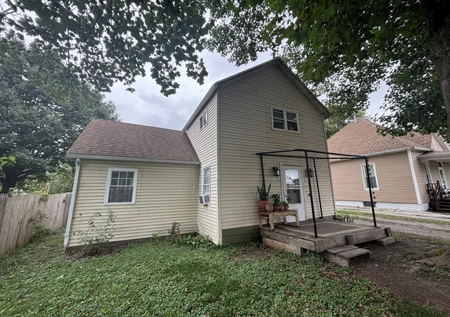 Photo 1 of Single family home for sale at 1507 E Washington St, Clinton, IL 61727 | MLS# 12758145 | Listing updated on 2026-10-02