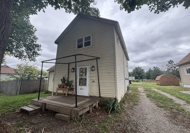 Photo 2 of Single family home for sale at 1507 E Washington St, Clinton, IL 61727 | MLS# 12758145 | Listing updated on 2026-10-02