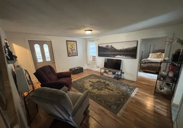 Photo 3 of Single family home for sale at 1507 E Washington St, Clinton, IL 61727 | MLS# 12758145 | Listing updated on 2026-10-02