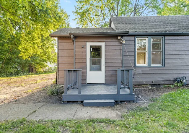 Photo 2 of Single family home for sale at 614 N Douglas St, Gilman, IL 60938 | MLS# 12758148 | Listing updated on 2026-10-07