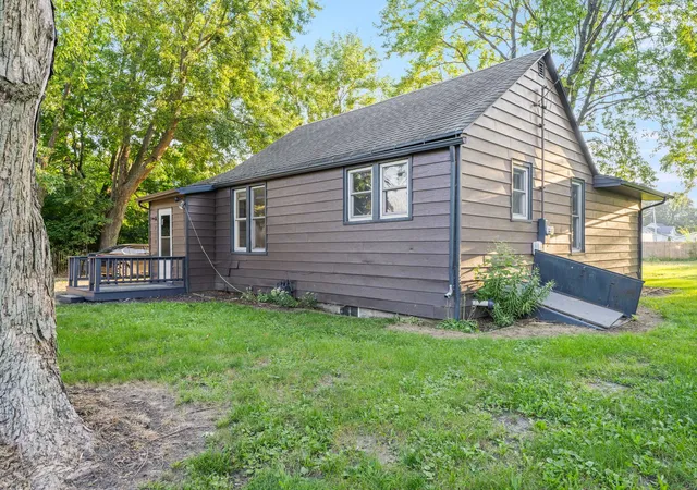 Photo 3 of Single family home for sale at 614 N Douglas St, Gilman, IL 60938 | MLS# 12758148 | Listing updated on 2026-10-07