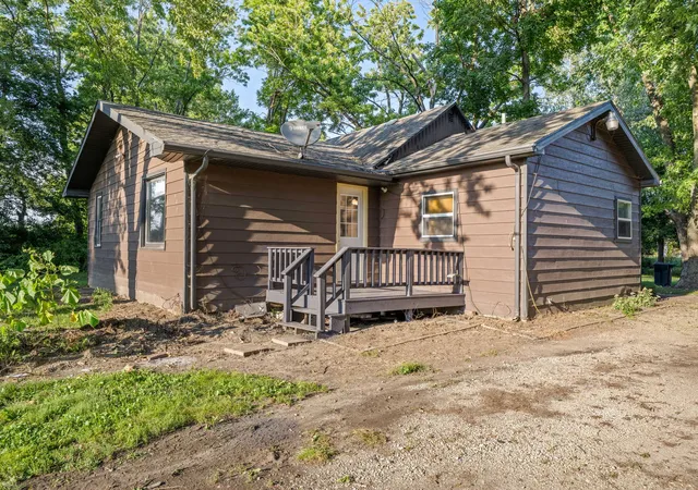 Photo 4 of Single family home for sale at 614 N Douglas St, Gilman, IL 60938 | MLS# 12758148 | Listing updated on 2026-10-07