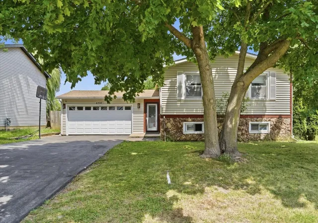 Photo 2 of Single family home for sale at 4206 Gregory Dr, Zion, IL 60099 | MLS# 12758158 | Listing updated on 2026-10-16